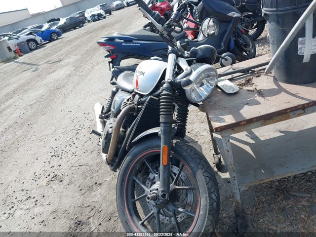 Triumph Motorcycle Street Twin 2017 SMTD31GN6HT791341 Image 5