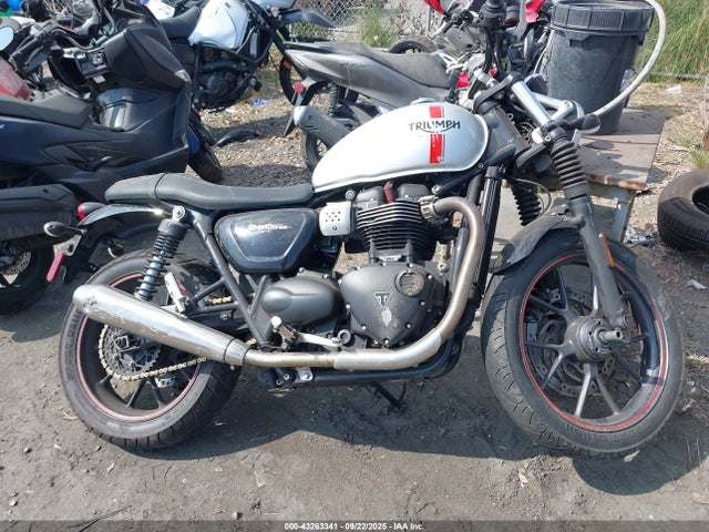 Triumph Motorcycle Street Twin 2017 SMTD31GN6HT791341 Image 8