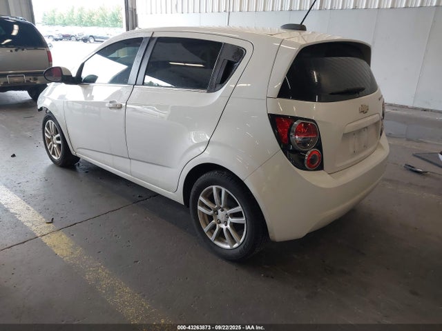 2015 CHEVROLET SONIC 1G1JC6SB8F4219893 Photo 2
