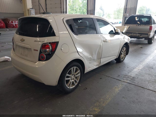 2015 CHEVROLET SONIC 1G1JC6SB8F4219893 Photo 3