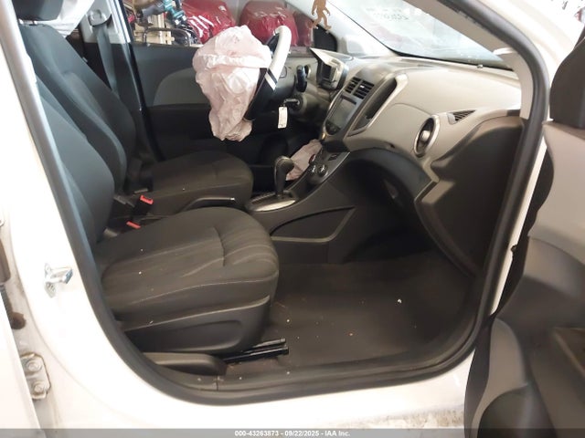 2015 CHEVROLET SONIC 1G1JC6SB8F4219893 Photo 4