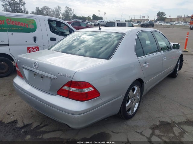 2005 LEXUS LS 430 JTHBN36F955001566 Photo 3