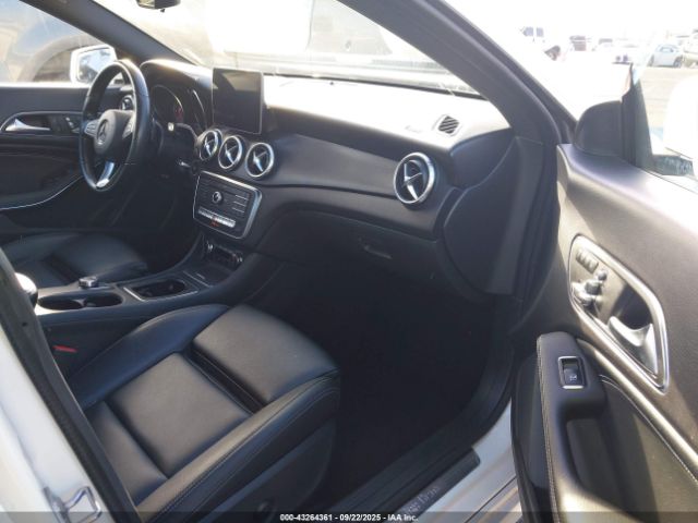2019 MERCEDES-BENZ CLA 250 WDDSJ4GB5KN743950 Photo 4
