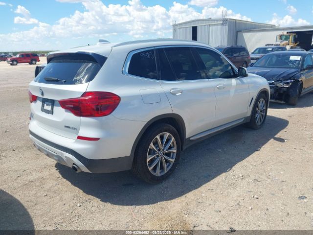2019 BMW X3 5UXTR9C53KLD93090 Photo 3
