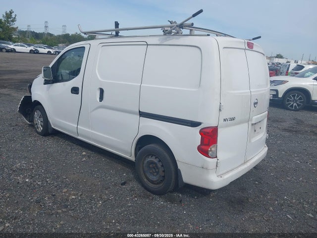 Nissan 2015 2015 3N6CM0KN3FK695521 Image 3