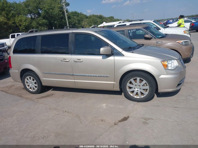 Chrysler Town and Country 2015 2C4RC1BG3FR676603 Image 13