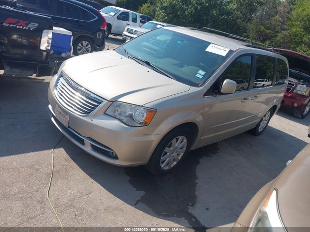 Chrysler Town and Country 2015 2C4RC1BG3FR676603 Image 2