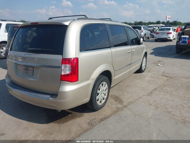 Chrysler Town and Country 2015 2C4RC1BG3FR676603 Image 4