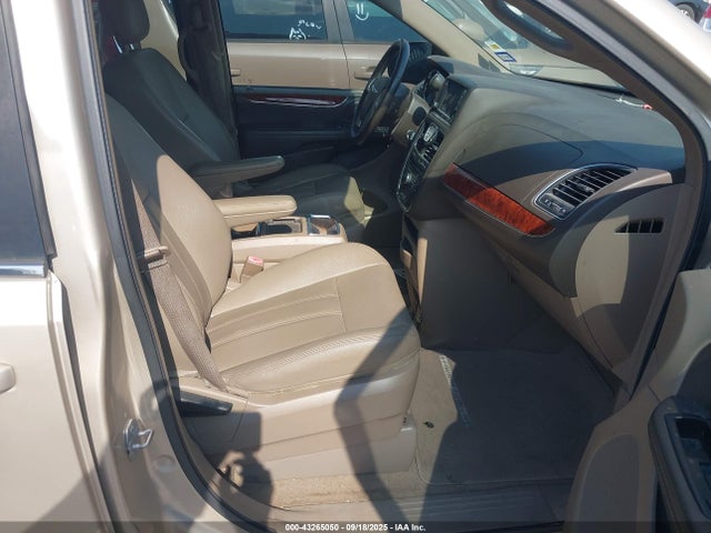 Chrysler Town and Country 2015 2C4RC1BG3FR676603 Image 5