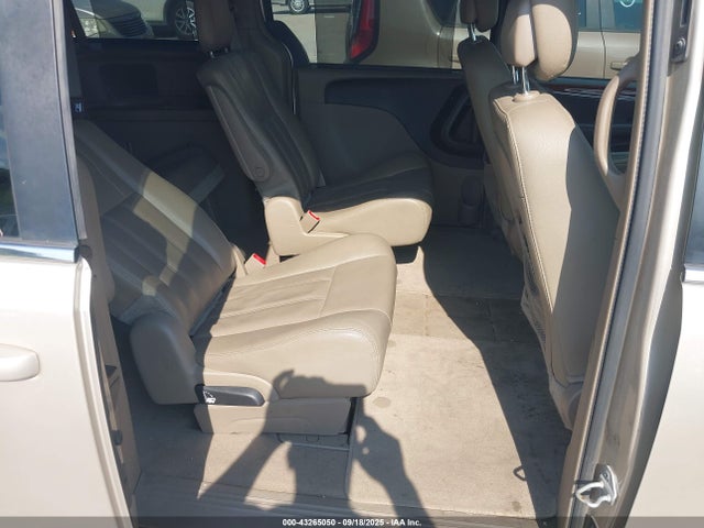 Chrysler Town and Country 2015 2C4RC1BG3FR676603 Image 8