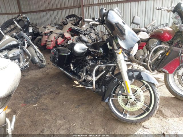 2018 HARLEY-DAVIDSON FLHX 1HD1KBC19JB628108