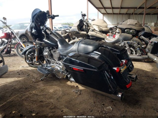 2018 HARLEY-DAVIDSON FLHX 1HD1KBC19JB628108 Photo 2