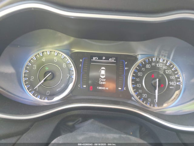 Продажа на аукционе авто 2015 Chrysler 200 Limited, vin: 1C3CCCAB3FN739112, номер лота: 43265343