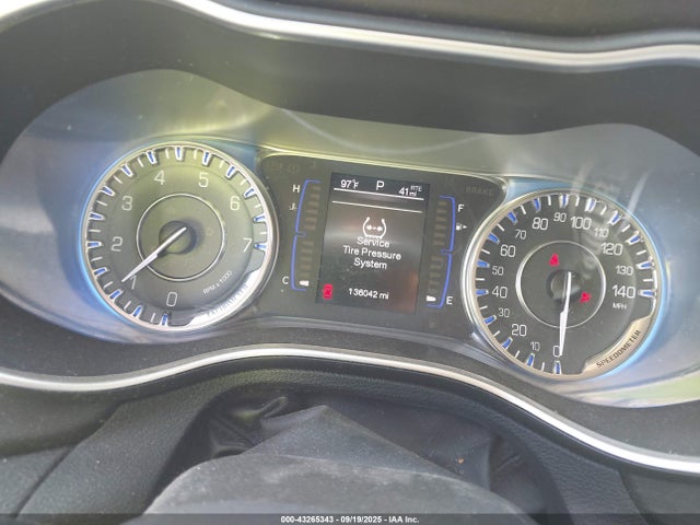 Продажа на аукционе авто 2015 Chrysler 200 Limited, vin: 1C3CCCAB3FN739112, номер лота: 43265343