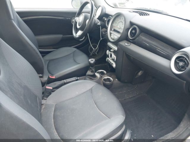 2009 MINI COOPER WMWMF33519TU75139 Photo 4