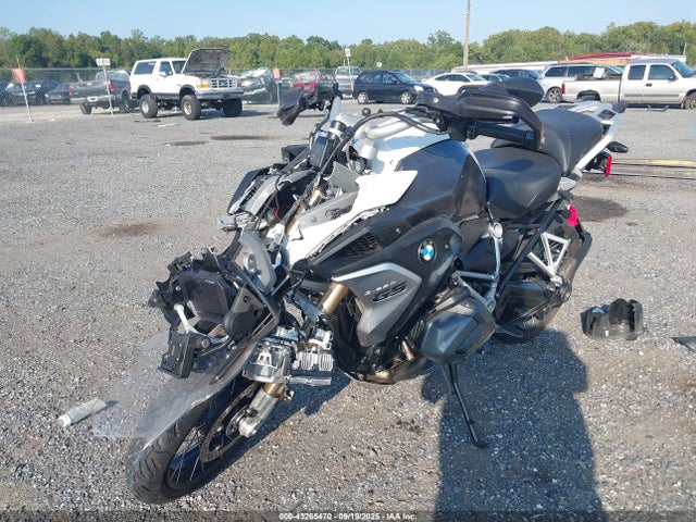 BMW 2021 2021 WB10M0307M6D71708 Image 2