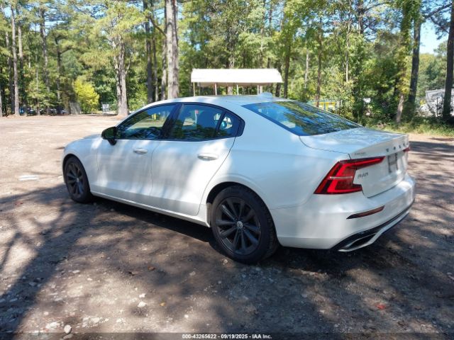 2021 VOLVO S60 7JR102TZ7MG118085 Photo 2