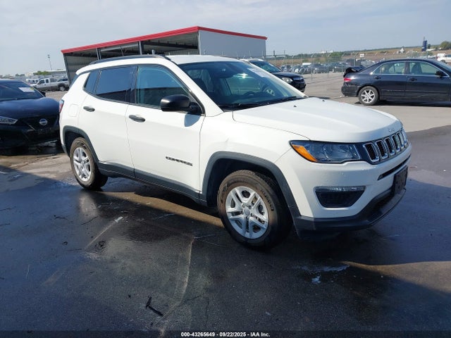 2017 3C4NJCAB0HT668514 main image