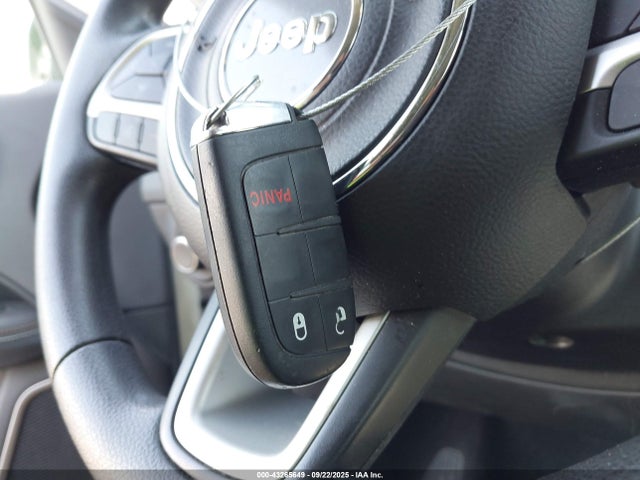 Jeep 2017 2017 3C4NJCAB0HT668514 Image 11