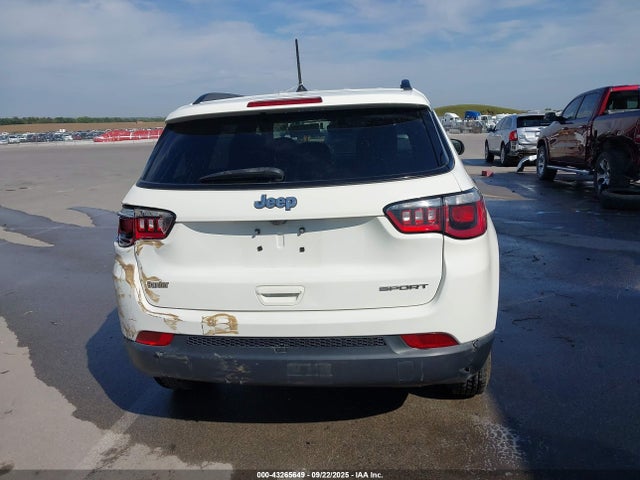 Jeep 2017 2017 3C4NJCAB0HT668514 Image 16