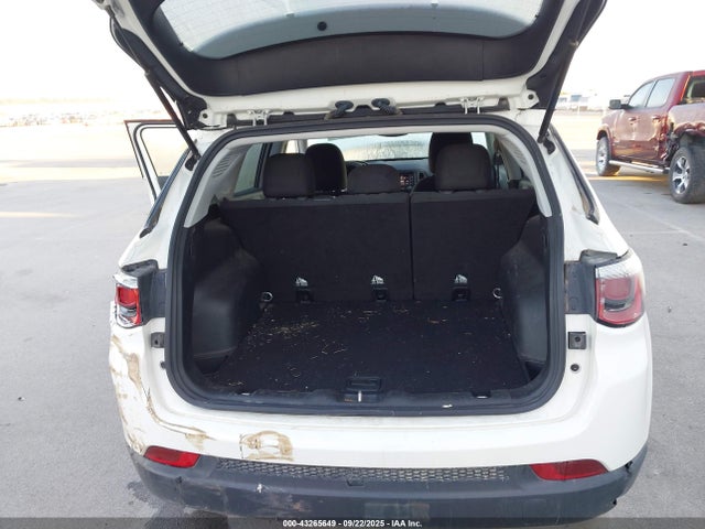 Jeep 2017 2017 3C4NJCAB0HT668514 Image 17