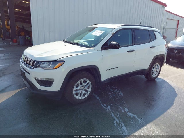 Jeep 2017 2017 3C4NJCAB0HT668514 Image 2