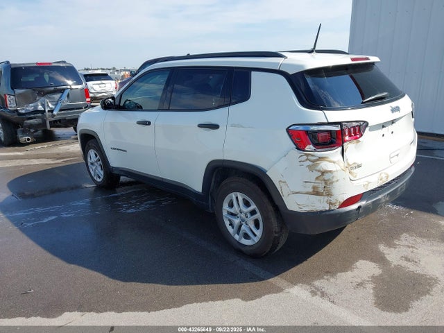 Jeep 2017 2017 3C4NJCAB0HT668514 Image 3