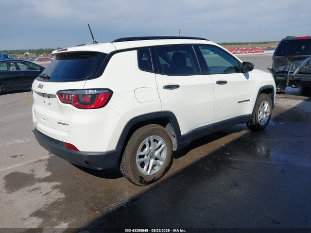 Jeep 2017 2017 3C4NJCAB0HT668514 Image 4
