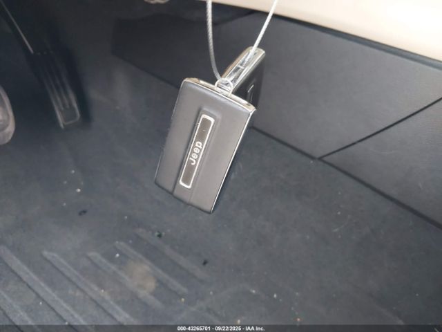 2022 JEEP GRAND CHEROKEE 1C4RJGBGXN8591809 Photo 10