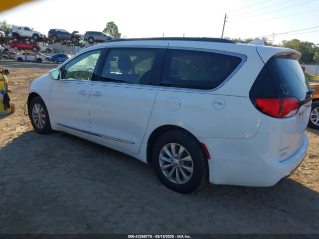 2017 CHRYSLER PACIFICA 2C4RC1BG1HR518375 Photo 2