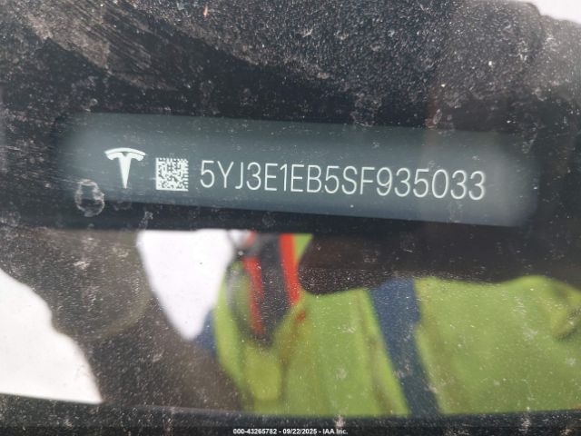 2025 TESLA MODEL 3 5YJ3E1EB5SF935033 Photo 8