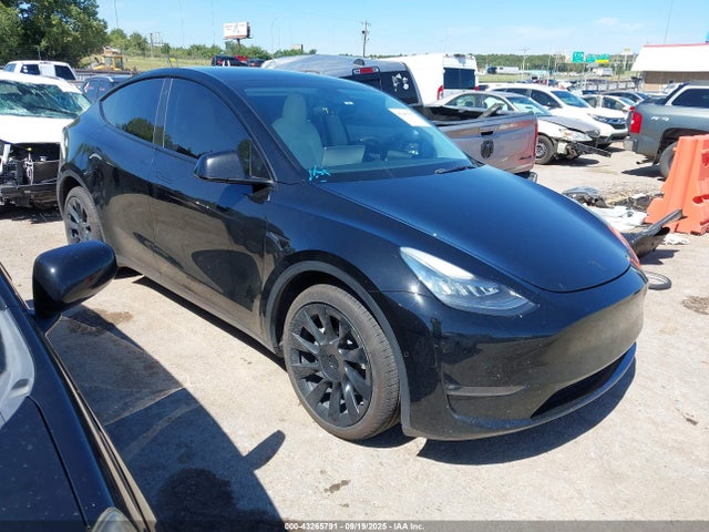 2021 TESLA MODEL Y 5YJYGDEE2MF154145 Photo 0