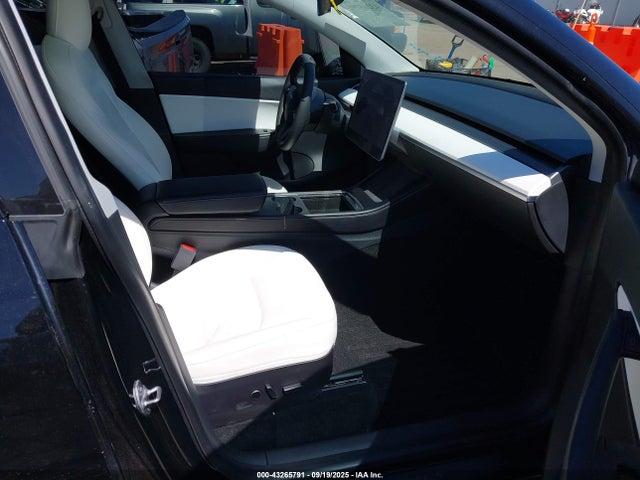 2021 TESLA MODEL Y 5YJYGDEE2MF154145 Photo 4
