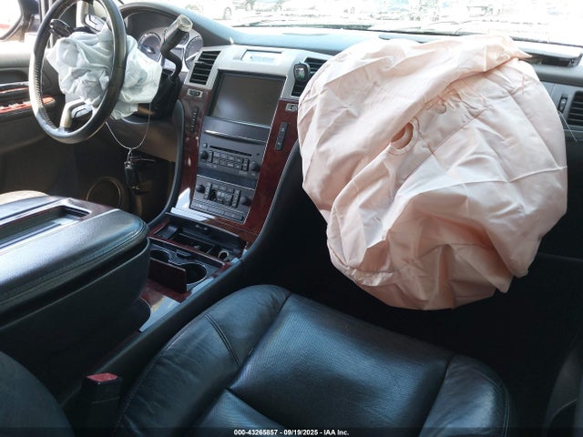 2011 CADILLAC ESCALADE ESV 1GYS3JEF8BR356658 Photo 4