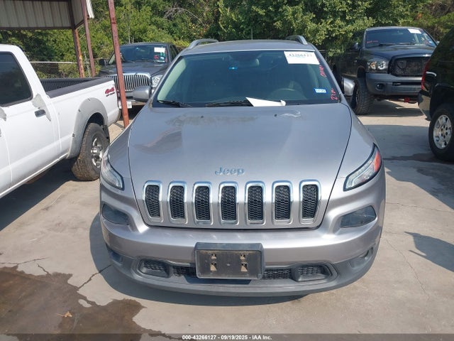 1C4PJLCB4JD568756 Jeep Cherokee