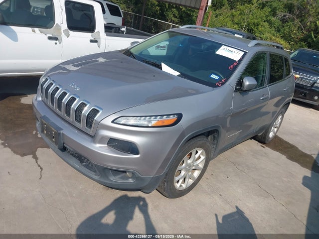 1C4PJLCB4JD568756 Jeep Cherokee