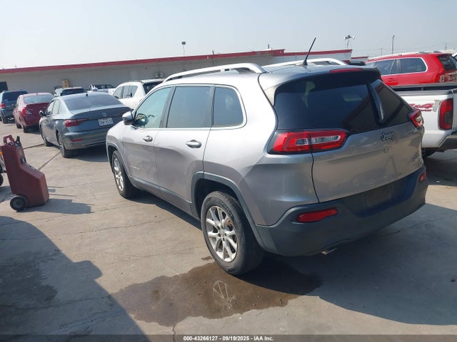 1C4PJLCB4JD568756 Jeep Cherokee