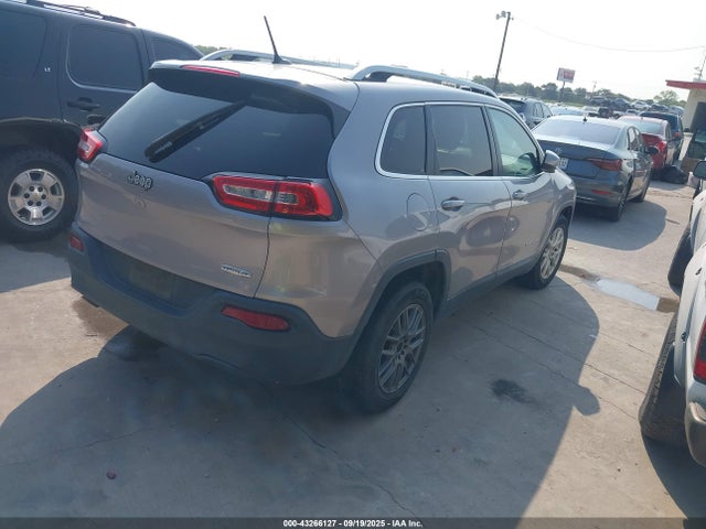 1C4PJLCB4JD568756 Jeep Cherokee