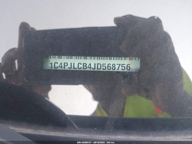 1C4PJLCB4JD568756 Jeep Cherokee