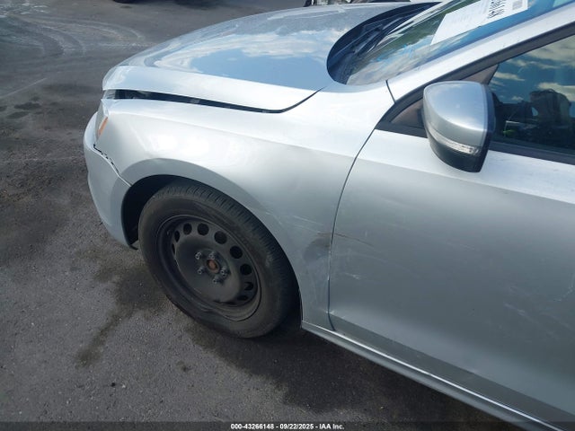3VWD07AJ6EM275715 Volkswagen Jetta 1.8t Se