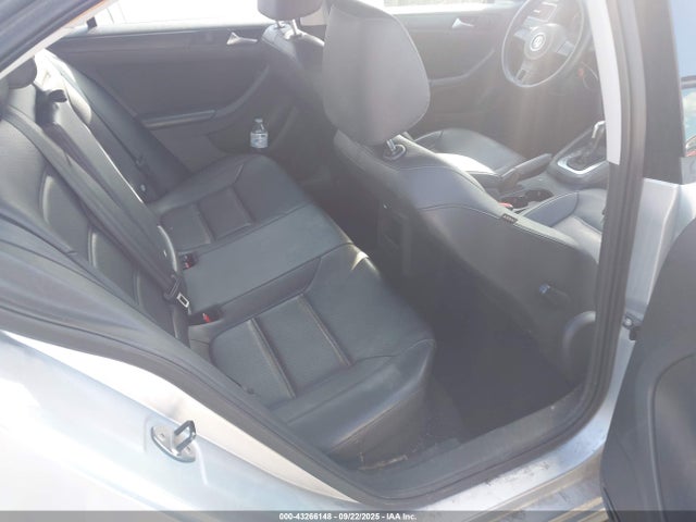 3VWD07AJ6EM275715 Volkswagen Jetta 1.8t Se