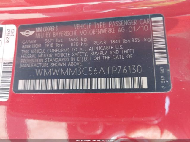 2010 MINI COOPER S CLUBMAN WMWMM3C56ATP76130 Photo 8