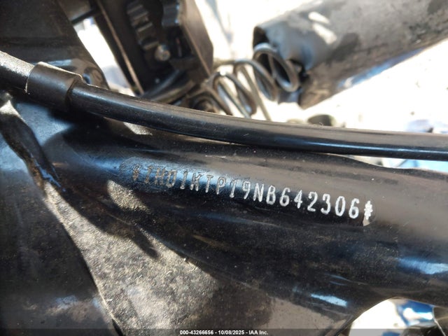 2022 HARLEY-DAVIDSON FLTRXS 1HD1KTP19NB642306 Photo 9