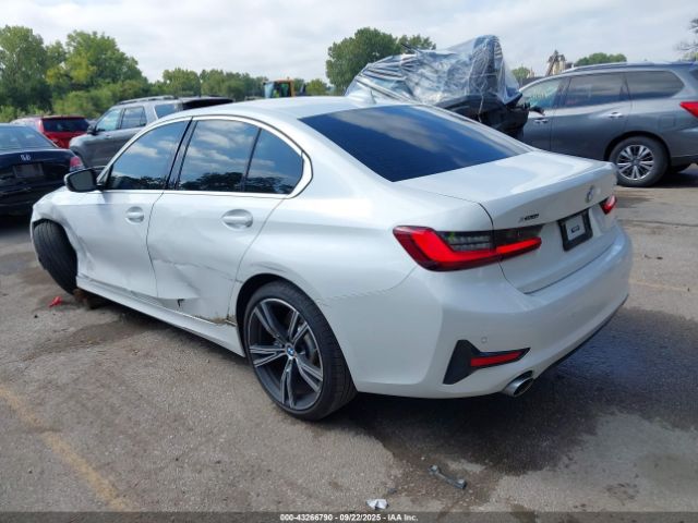 2022 BMW 330I 3MW5R7J02N8C36114 Photo 2