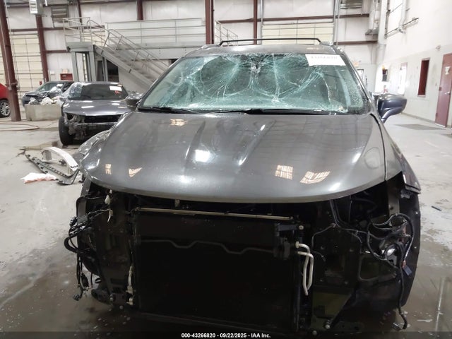 2C4RC1BG5JR185801 Chrysler 2018