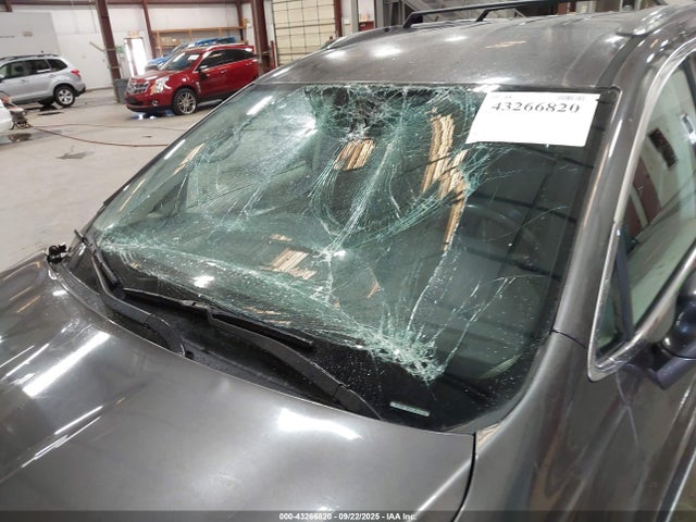 2C4RC1BG5JR185801 Chrysler 2018