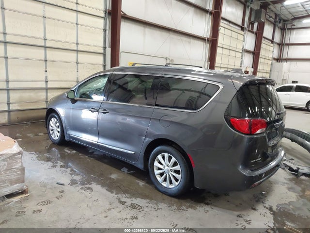 2C4RC1BG5JR185801 Chrysler 2018