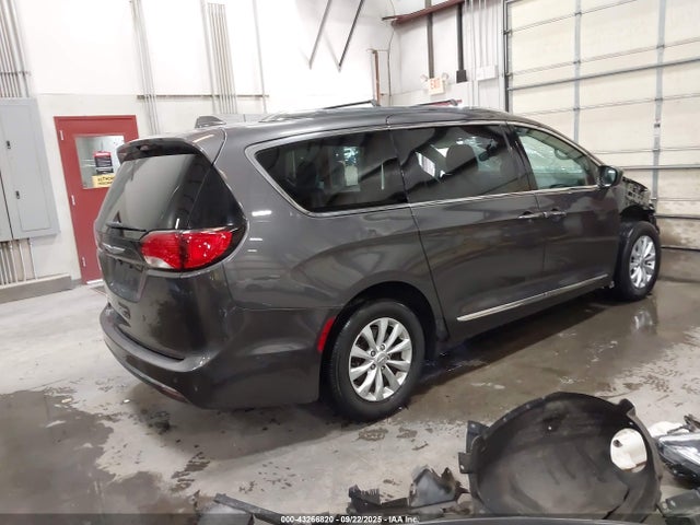 2C4RC1BG5JR185801 Chrysler 2018
