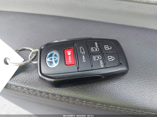 5TDJRKEC3PS177853 Toyota SIENNA XLE