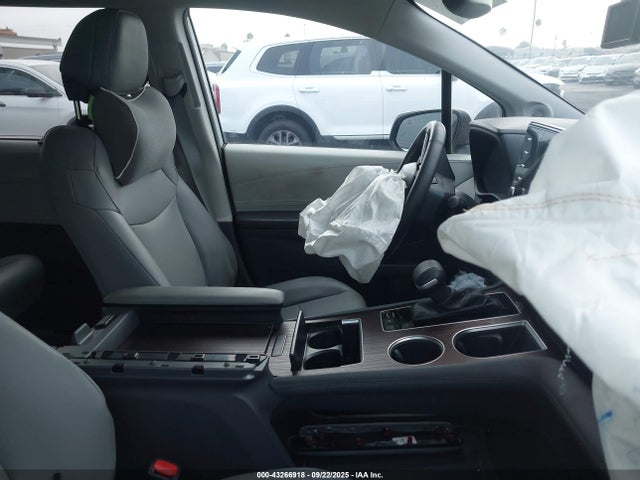 5TDJRKEC3PS177853 Toyota SIENNA XLE